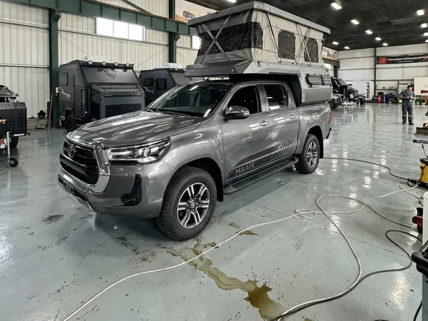 Slide-in camper fitted on a Toyota Hilux